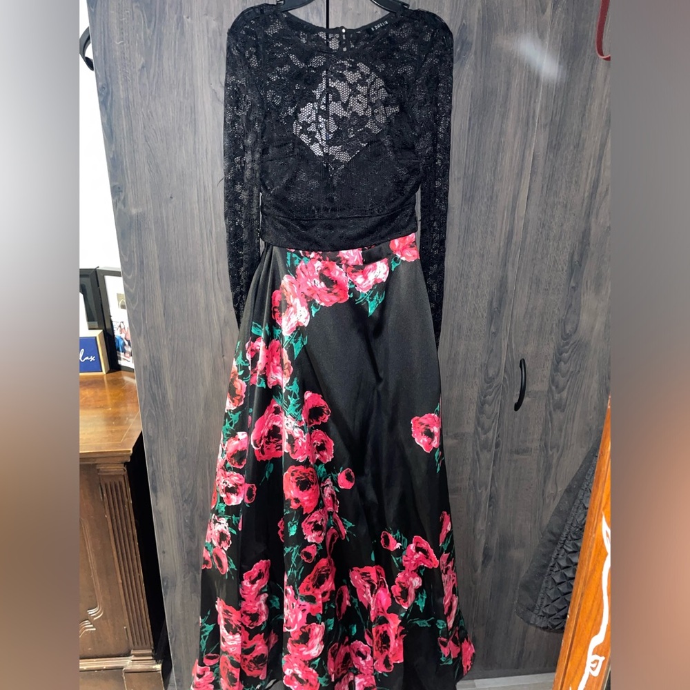 Macys gown. Size S. - Picture 2 of 3